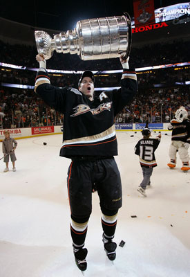 Pronger hoists the cup